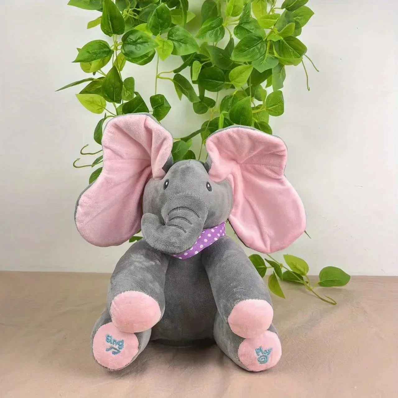 singender Elefant aus Plüsch – Spielzeug mit Ton & Bewegung
