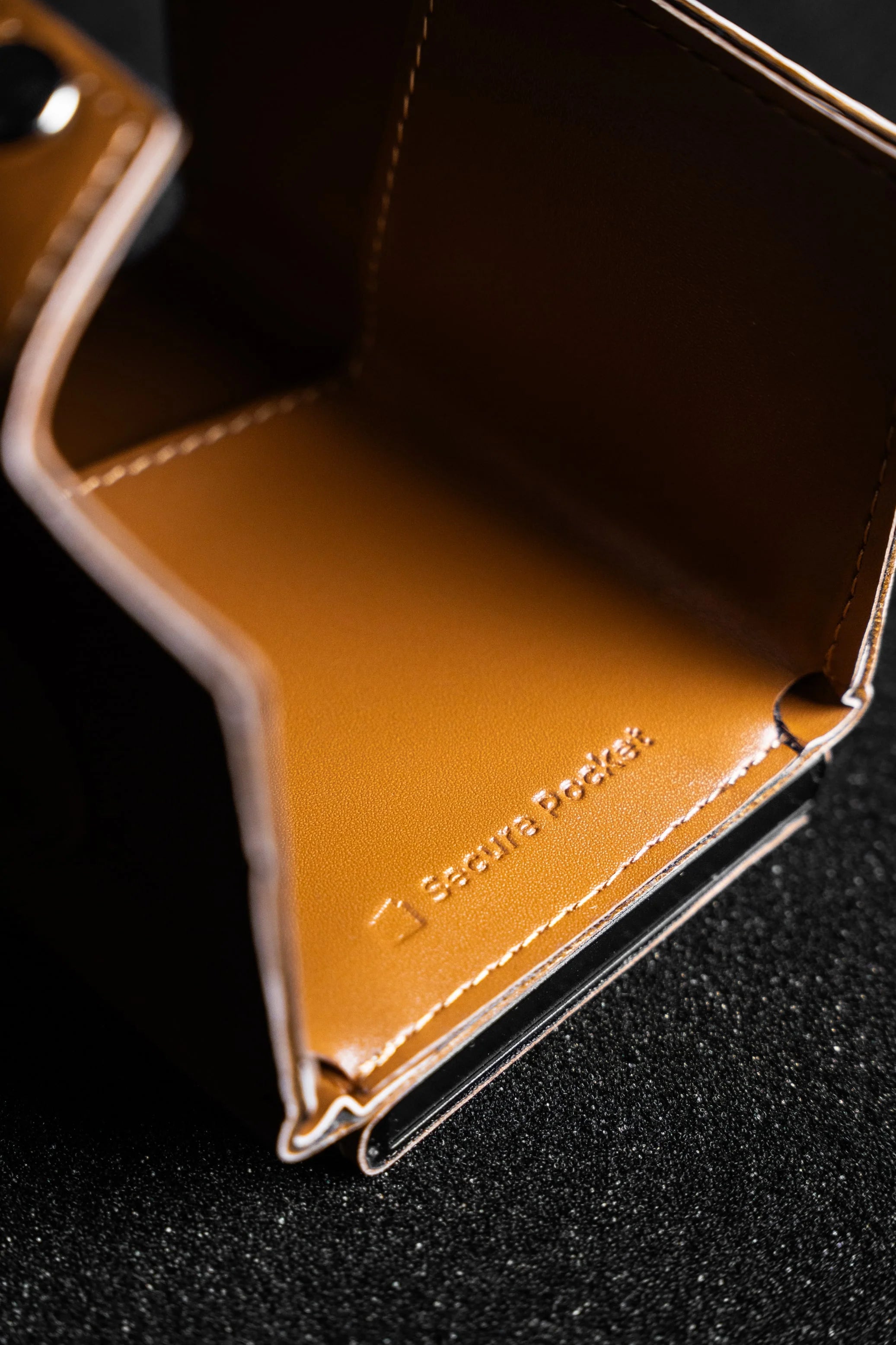 Secure Pocket™ - Smarte Leder-Geldbörse mit RFID-Schutz und Anti-Verlust-Ständer
