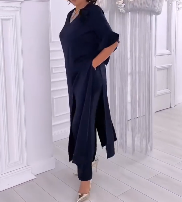 Damen-Set aus Kleid mit V-Ausschnitt und Hose mit elastischer Taille